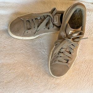Puma Women's Tan Sneakers